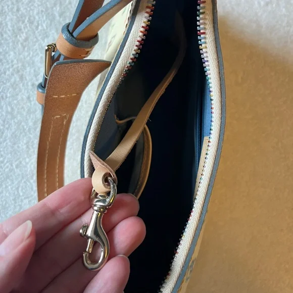 Dooney & Bourke 1975 vintage handbag. Logo, pale yellow. Excellent condition - Picture 9 of 12